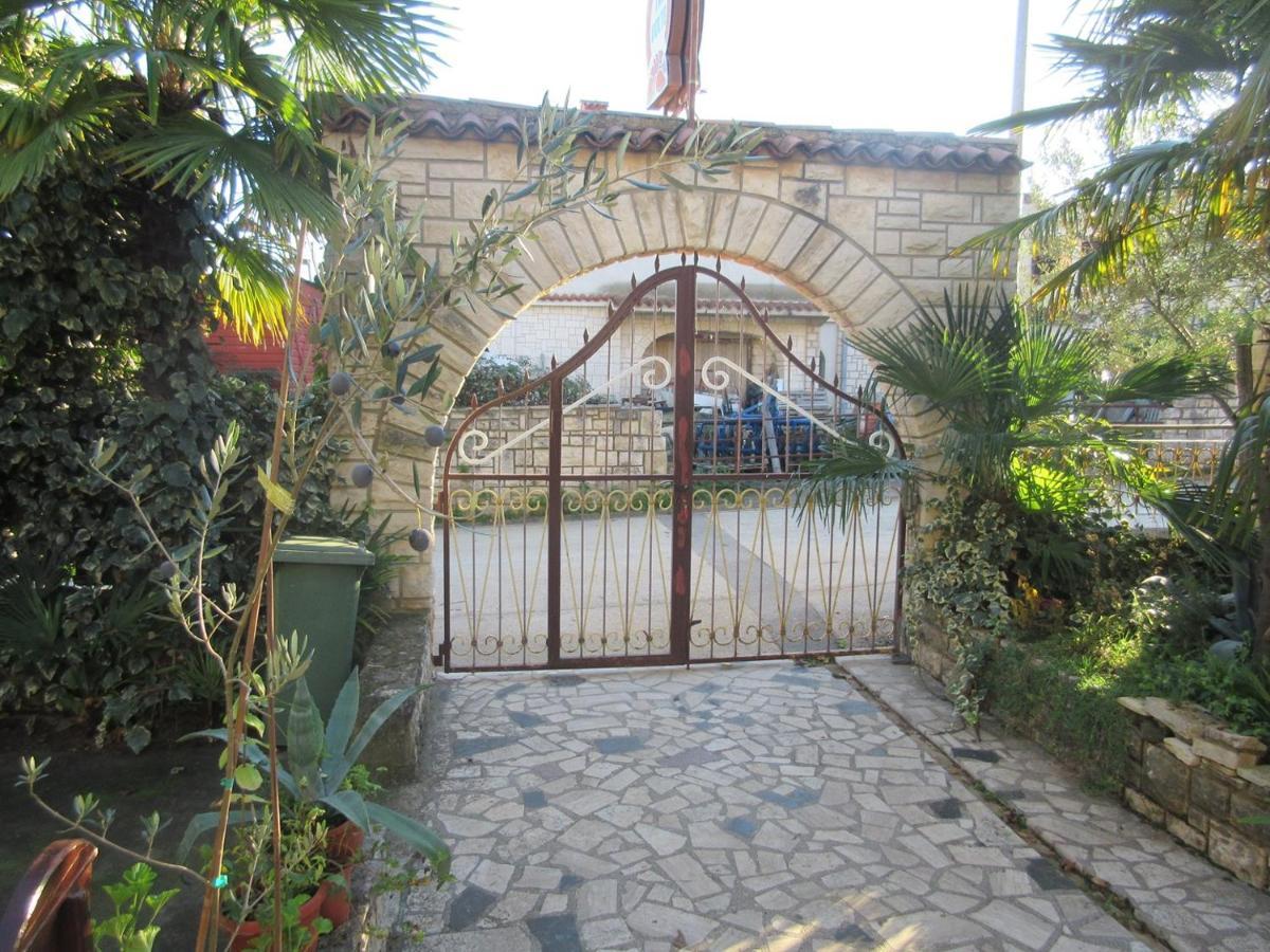 Apartments Volte Rovigno Luaran gambar